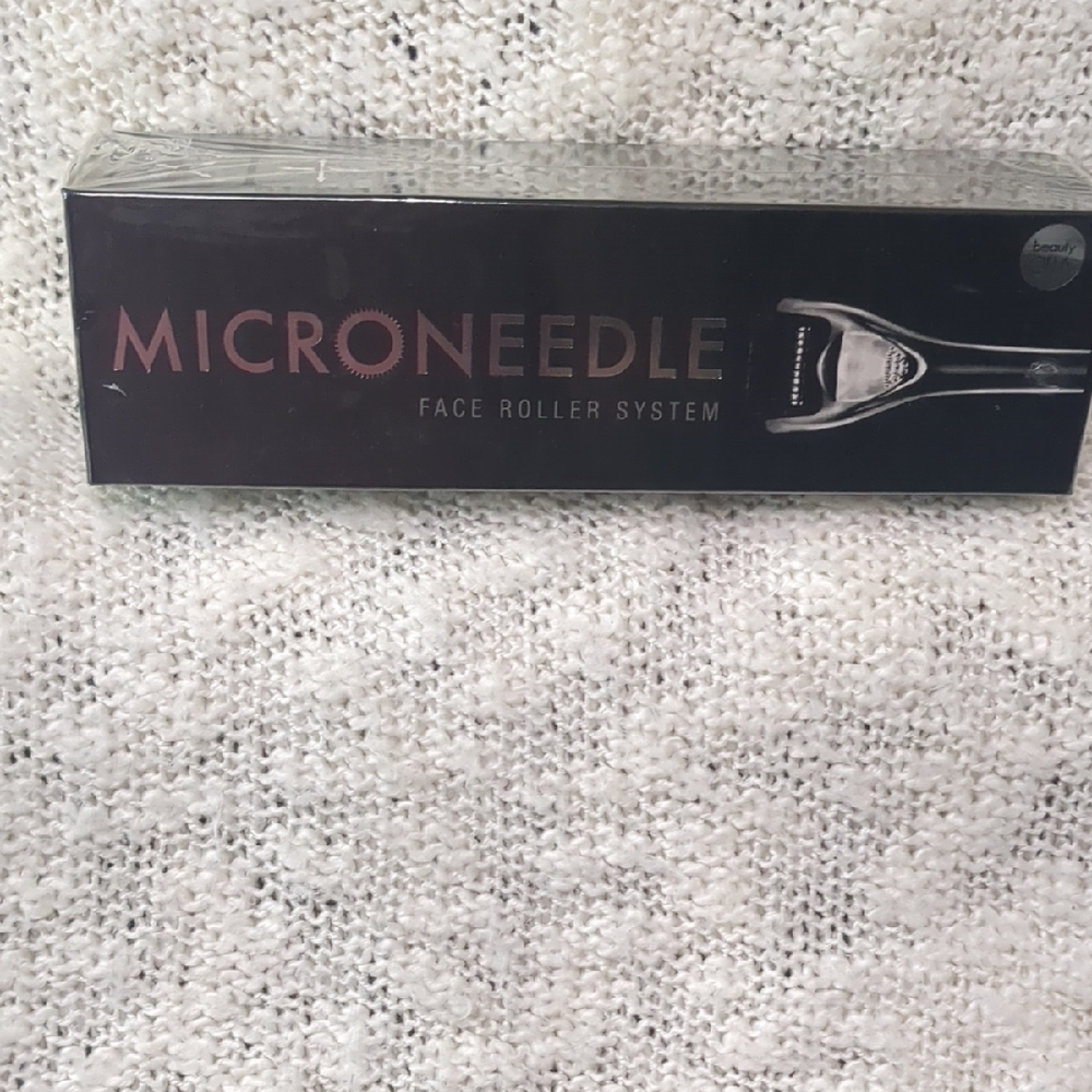 Beauty by ORA Silver Deluxe Microneedle Roller (0.25mm), One Skincare Tool - Picture 1 of 13